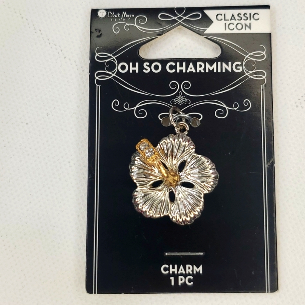 Blue moon beads - Hibiscus charm